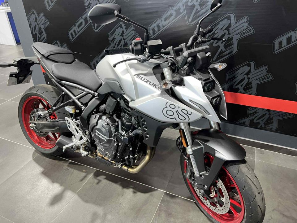 SUZUKI GSX-8S A2 4