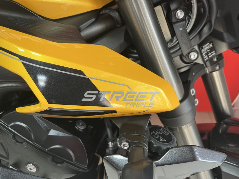 TRIUMPH STREET TRIPLE 765 RS 4