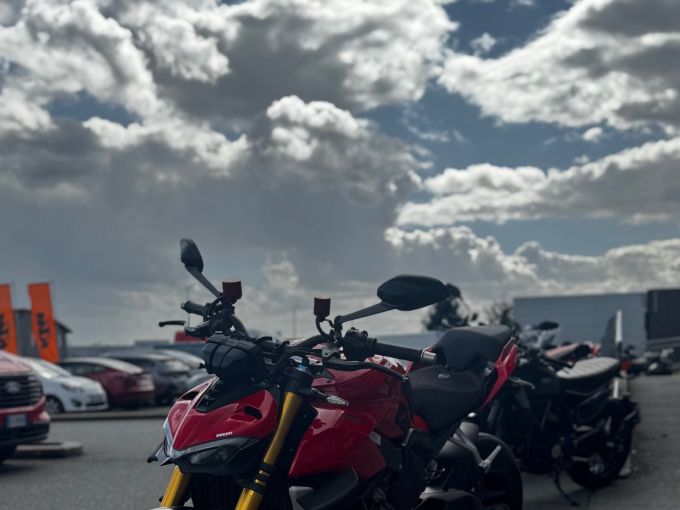 DUCATI STREETFIGHTER V4S 4