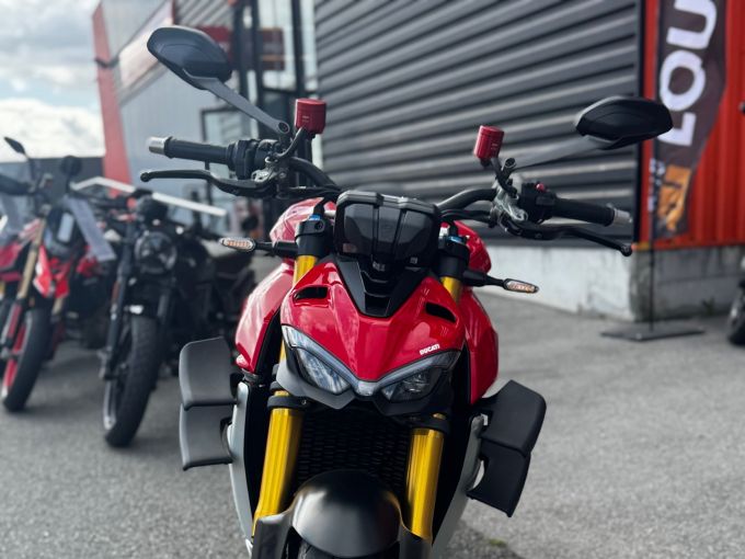 DUCATI STREETFIGHTER V4S 4
