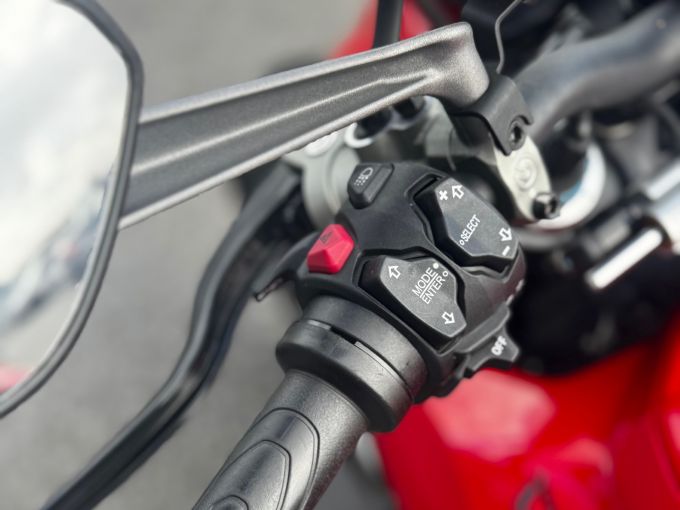 DUCATI STREETFIGHTER V4S 4