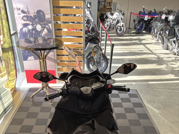 YAMAHA XMAX 125 TECH MAX 4