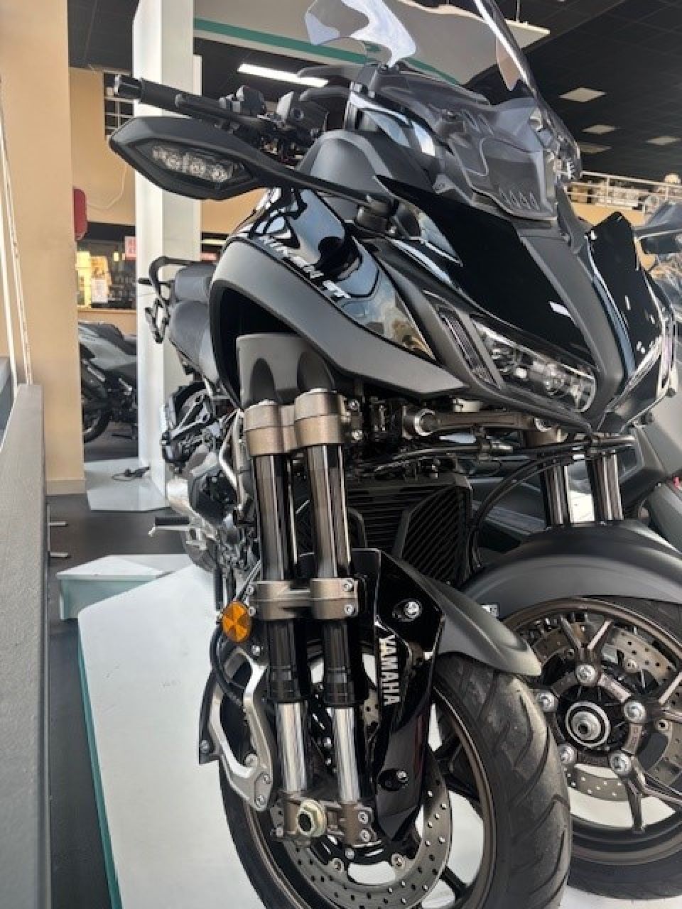 YAMAHA NIKEN 850 GT 4