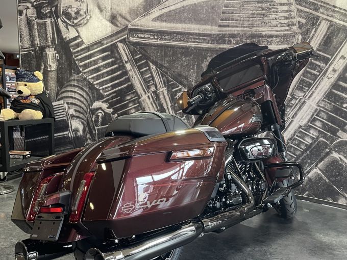HARLEY-DAVIDSON TOURING STREET GLIDE 1977 CVO  4