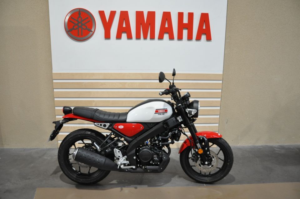YAMAHA XSR 125 4