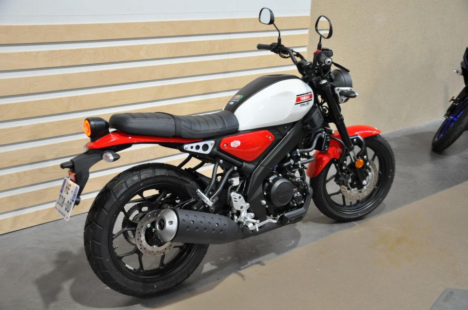 YAMAHA XSR 125 4