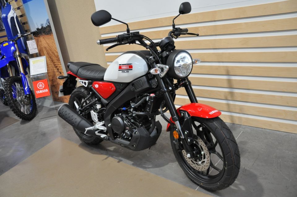 YAMAHA XSR 125 4