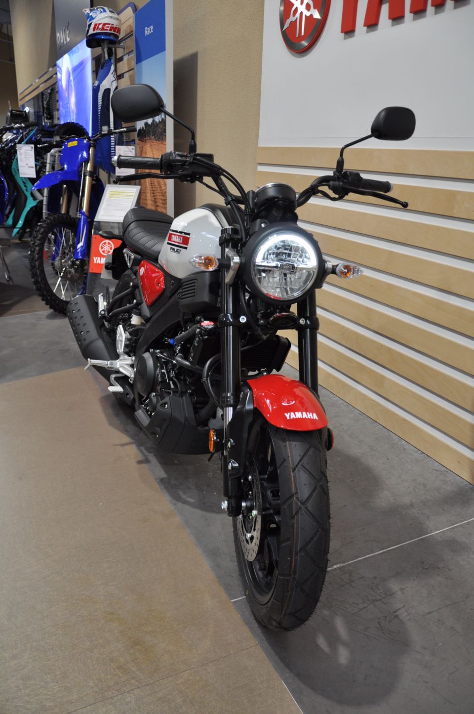 YAMAHA XSR 125 4