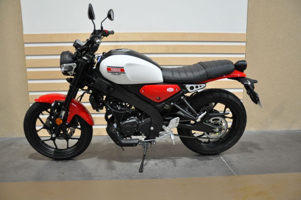 YAMAHA XSR 125 4