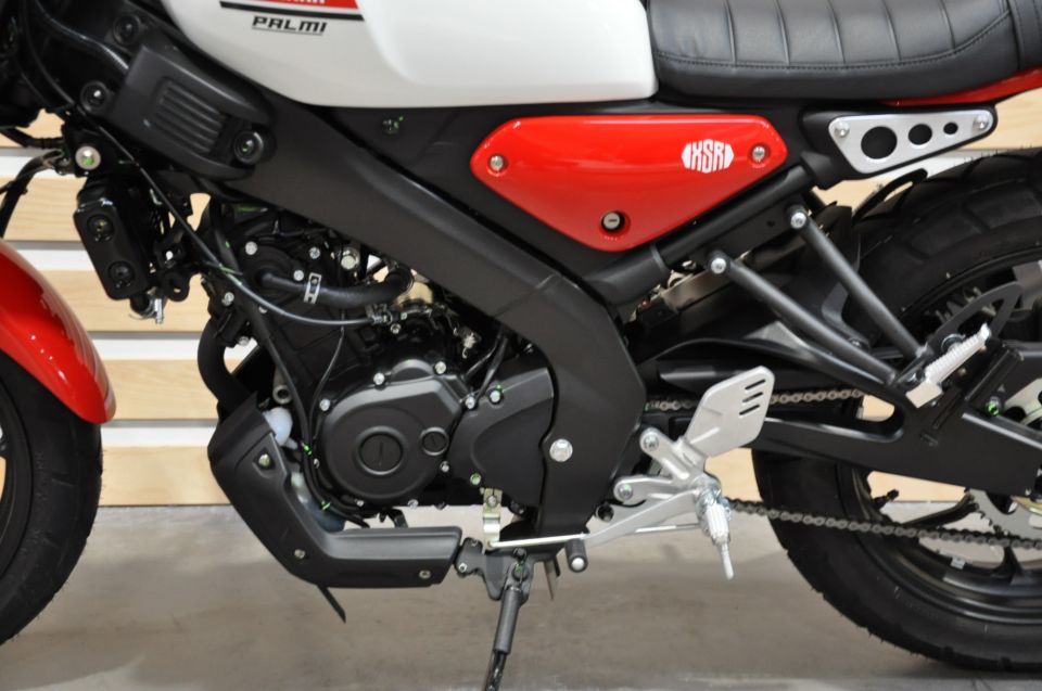 YAMAHA XSR 125 4