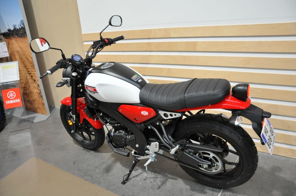 YAMAHA XSR 125 4