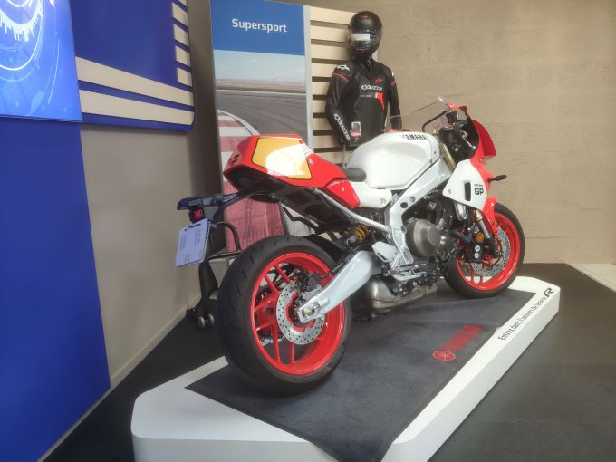 YAMAHA XSR 900 GP 4