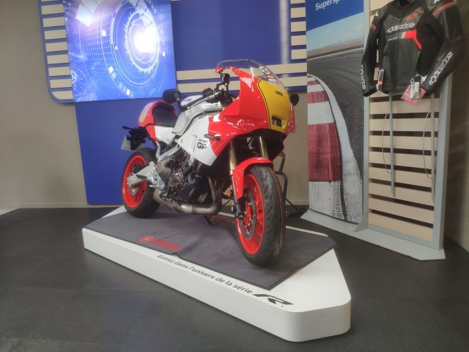 YAMAHA XSR 900 GP 4