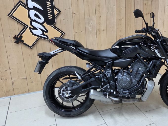 YAMAHA MT-07 (47.5CV) 4