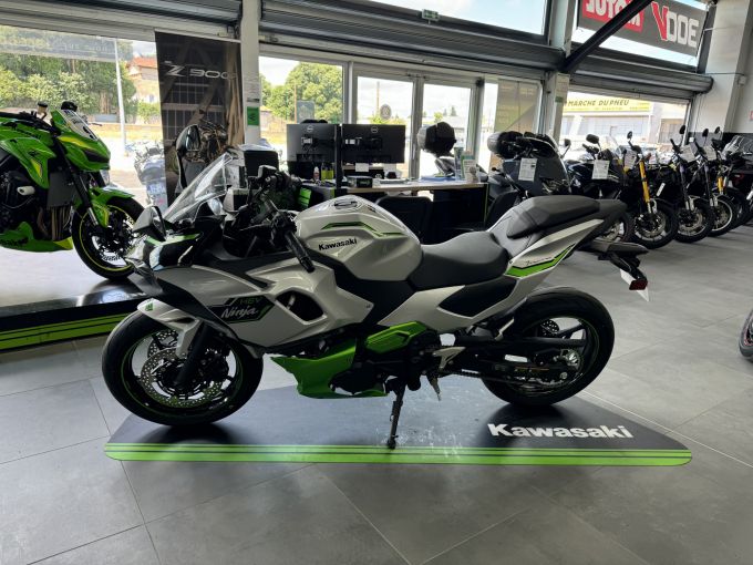 KAWASAKI Ninja 7 Hybrid 4
