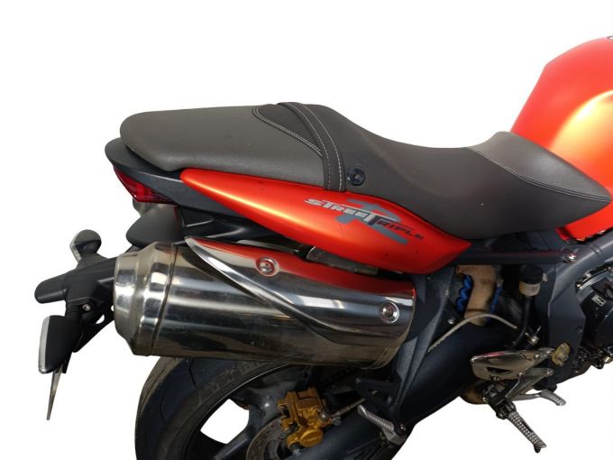 TRIUMPH STREET TRIPLE 675 R 4