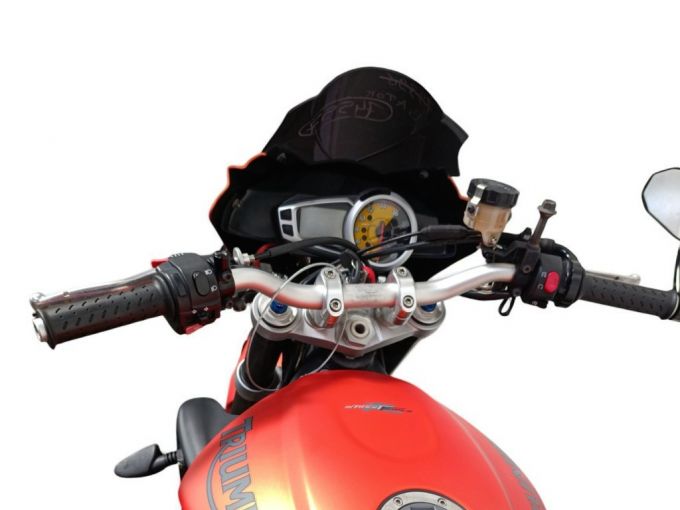 TRIUMPH STREET TRIPLE 675 R 4