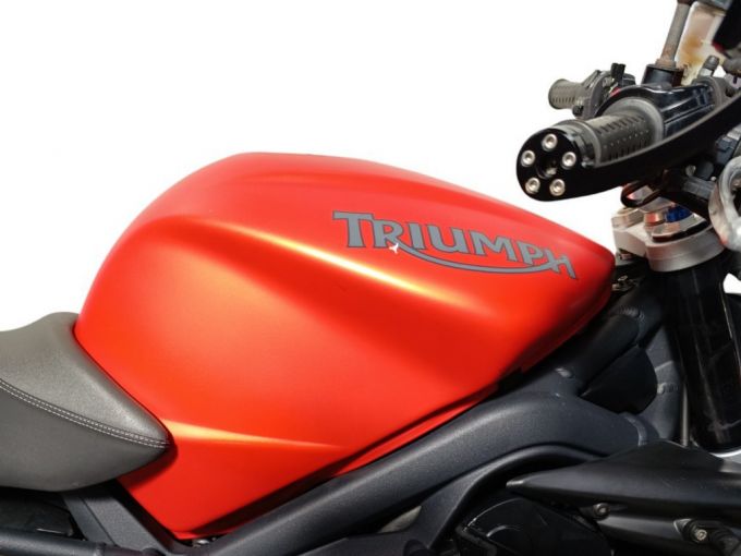 TRIUMPH STREET TRIPLE 675 R 4