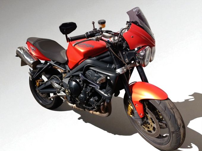 TRIUMPH STREET TRIPLE 675 R 4