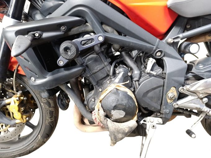 TRIUMPH STREET TRIPLE 675 R 4