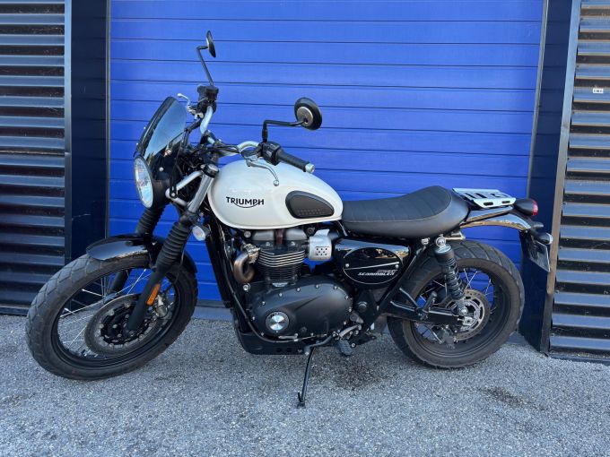 TRIUMPH STREET SCRAMBLER  900 4