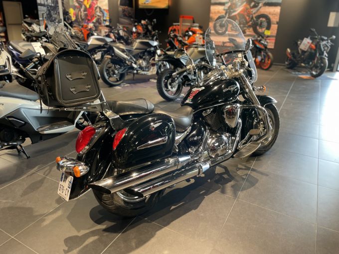 SUZUKI INTRUDER C 800  4