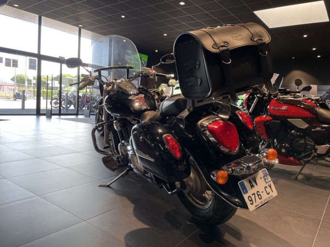 SUZUKI INTRUDER C 800  4