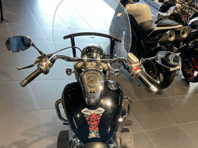 SUZUKI INTRUDER C 800  4