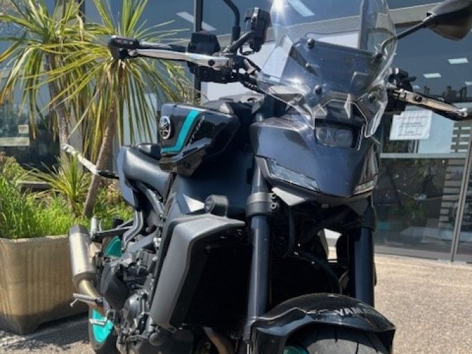 YAMAHA MT-09 4