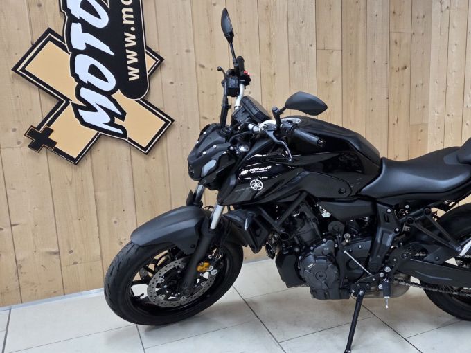 YAMAHA MT-07 (47.5CV) 4