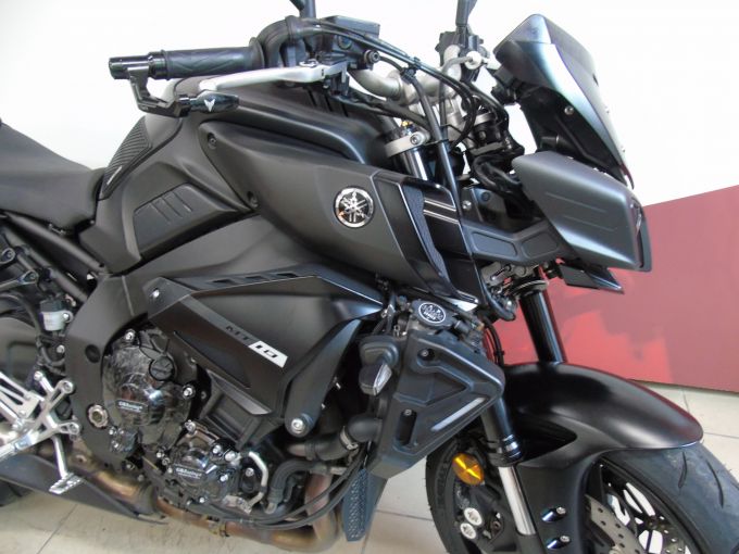 YAMAHA MT 10 4