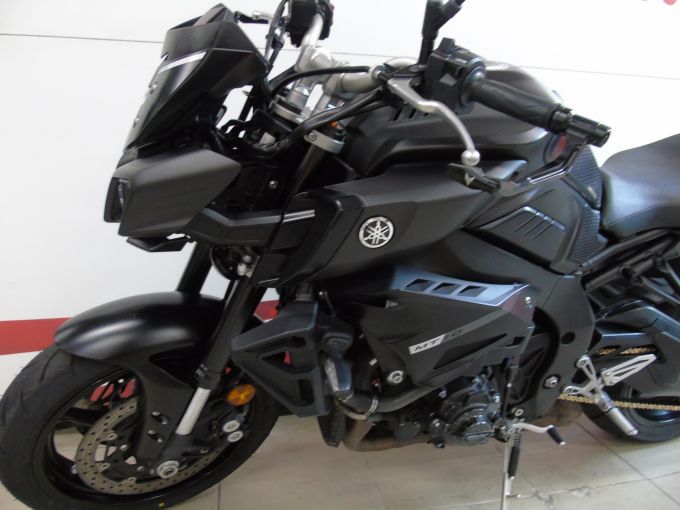 YAMAHA MT 10 4
