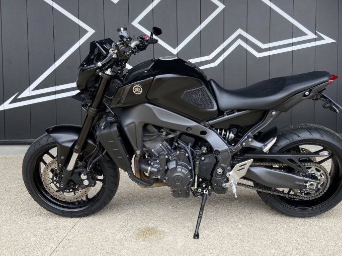 YAMAHA MT-09 4