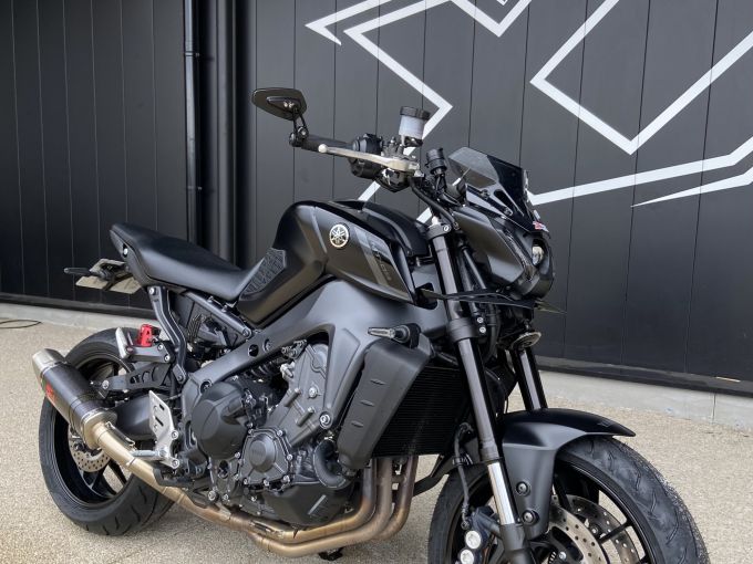 YAMAHA MT-09 4