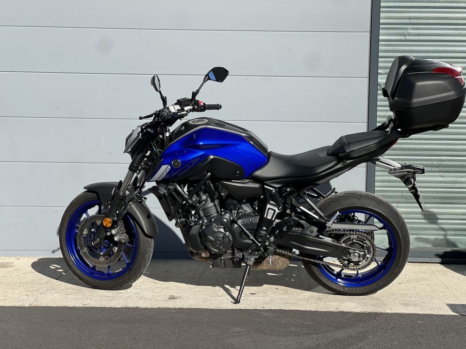 YAMAHA MT-07 4