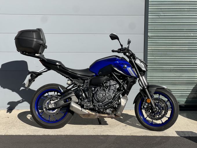 YAMAHA MT-07 4