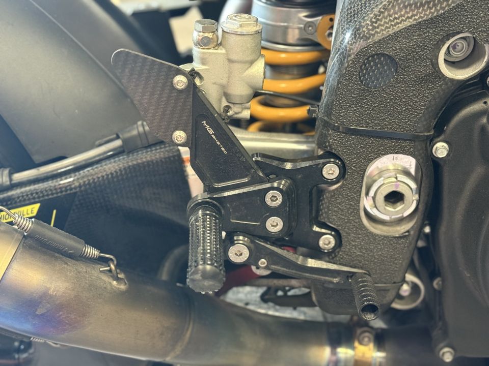 APRILIA RSV4 1100 FACTORY 4