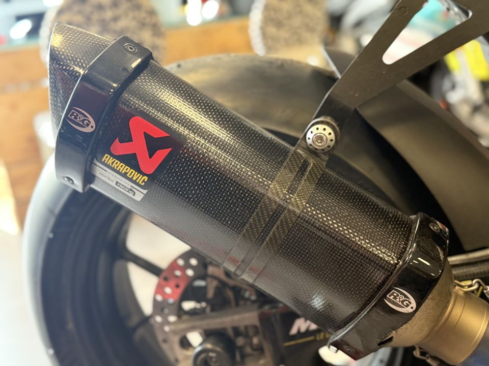 APRILIA RSV4 1100 FACTORY 4