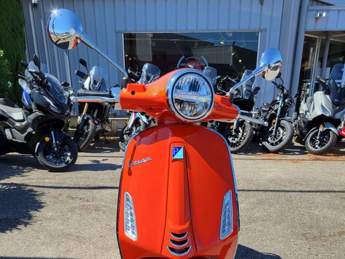 VESPA PRIMAVERA 125 4