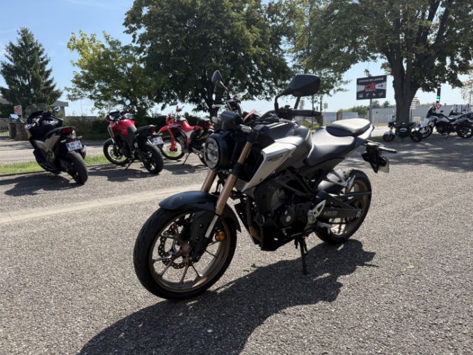 HONDA CB125R 4