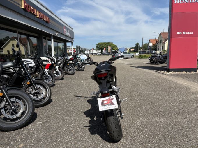 HONDA CB125R 4