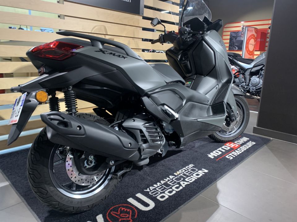 YAMAHA XMAX 125 4