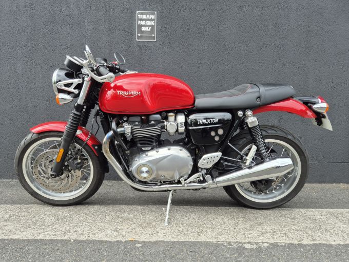 TRIUMPH THRUXTON 1200 4