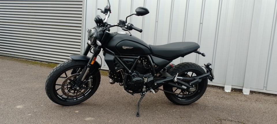 DUCATI SCRAMBLER 800 ICON DARK 4