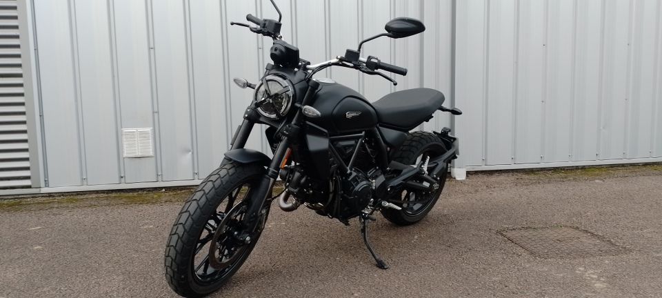 DUCATI SCRAMBLER 800 ICON DARK 4