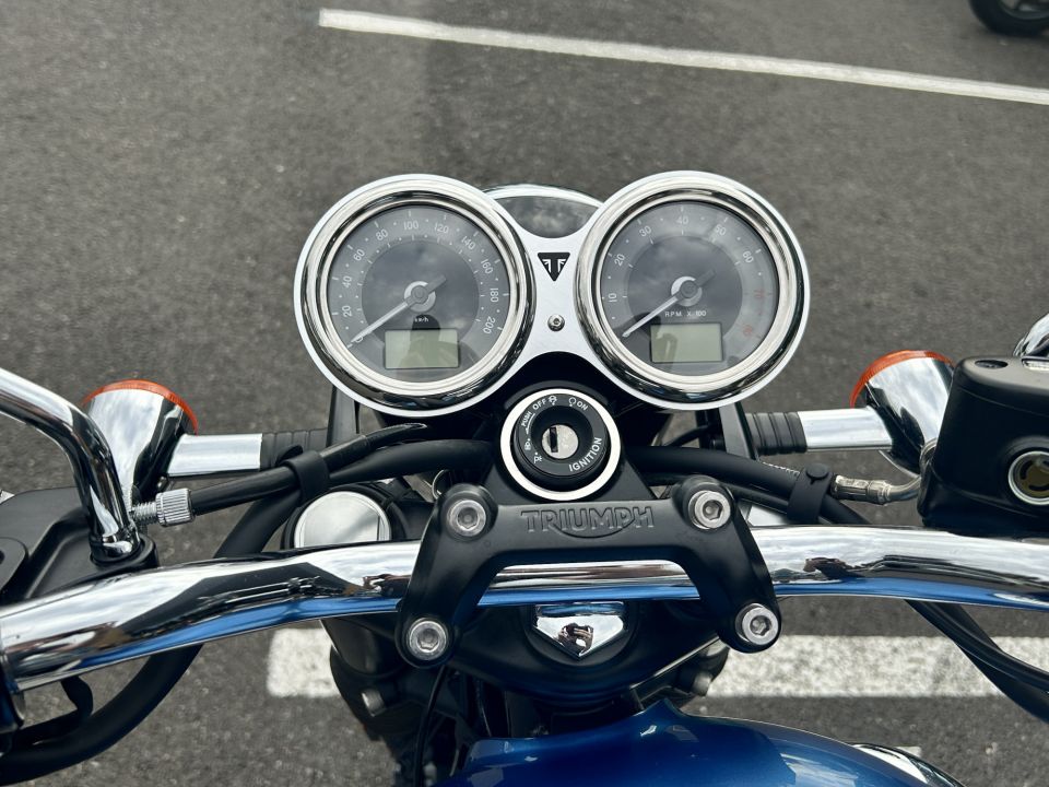TRIUMPH Bonneville T100 4
