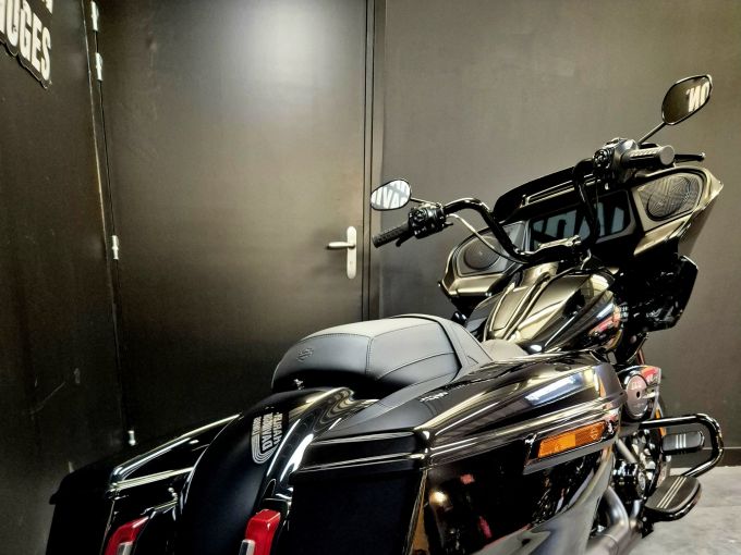 HARLEY-DAVIDSON TOURING ROAD GLIDE 1923 4