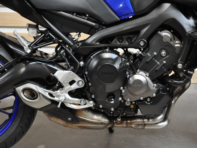 YAMAHA MT-09 4