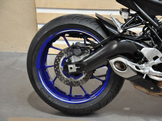 YAMAHA MT-09 4
