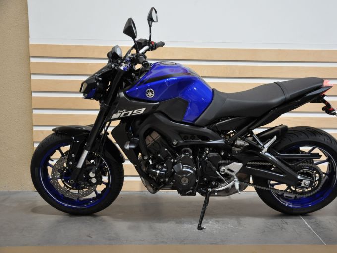 YAMAHA MT-09 4